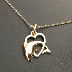 Collier pendentif dauphin sur coeur en plaqué or 18 carats