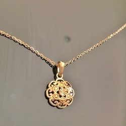 Collier Plaqué Or 18 carats pendentif rosace fleur sur chaine 