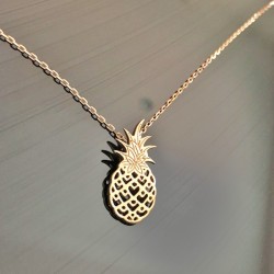 Collier ananas en plaqué or 18 carats pendentif sur belle chaine 42 cm