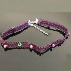 Collier chic pour femme ras de cou violet dentelé et perles