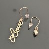 Boucles d'oreilles décalées pendantes coeur love en plaqué or 18 carats