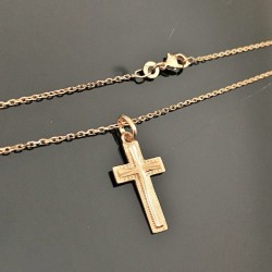 Collier pendentif croix travaillée plaqué or 18 carats sur belle chaine