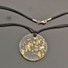 Collier pendentif inclusion feuilles d'or sur cordon noir plaqué or 18 carats
