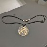 Collier pendentif inclusion feuilles d'or sur cordon noir plaqué or 18 carats