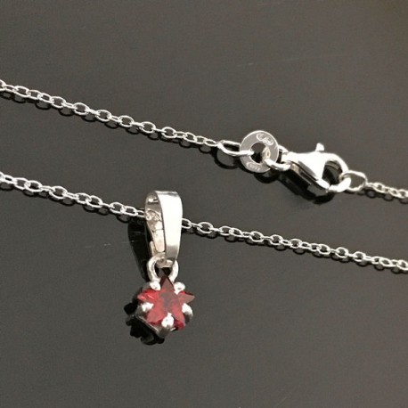 Collier étoile ras de cou argent 925 pendentif solitaire zirconium rouge rubis