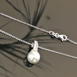 Collier pendentif perle nacrée blanche et argent massif 925 sur fine chaine 