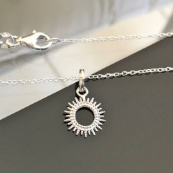 Collier argent 925/000 pendentif petit soleil sur fine chaine