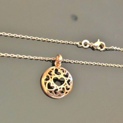 Collier pendentif médaillon coeurs ajourés en plaqué or 18 carats sur chaine
