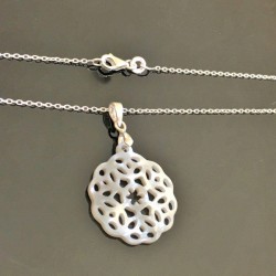 Collier argent 925/000 pendentif rosace en nacre naturelle 