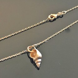 Collier pendentif coquillage Plaqué Or 18 carats sur chaine 42 cm