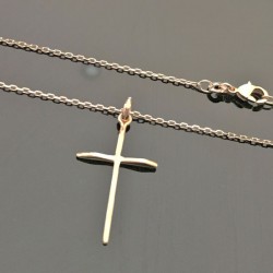 Collier pendentif fine croix en plaqué or 18 carats sur belle chaine