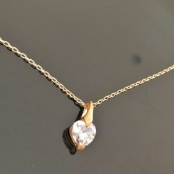 Collier petit coeur zirconium en plaqué or 18 carats sur belle chaine