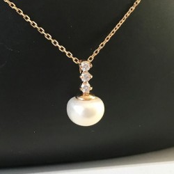 Collier pendentif perle de culture et plaqué or 18 carats sur belle chaine 