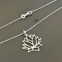 Collier pendentif fleur de lotus sur fine chaine argent 925/000 