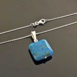 Collier pendentif pierre agate brésilienne bleue sur chaine 45 cm 