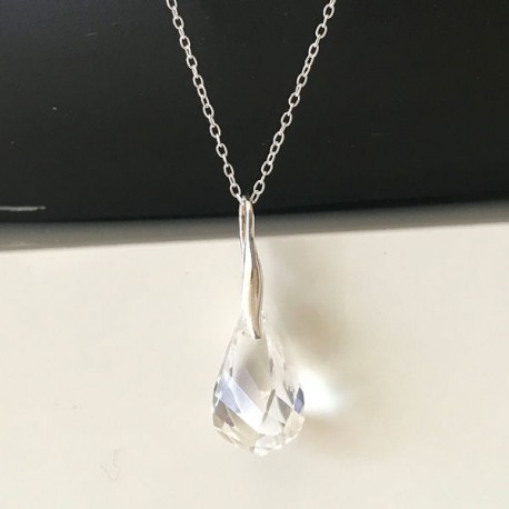 Collier pendentif goutte cristal Swarovski facetté sur fine chaine