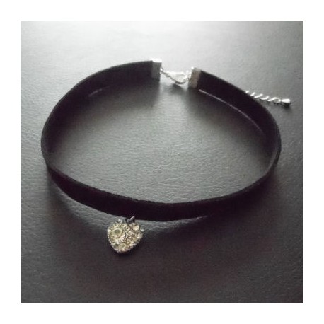 Collier glamour ras de cou noir coeur cristal