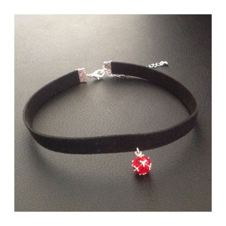 Collier glamour ras de cou noir perle de cristal rouge filigrané