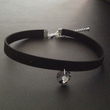 Collier chic glamour ras de cou noir et coeur cristal Swarovski